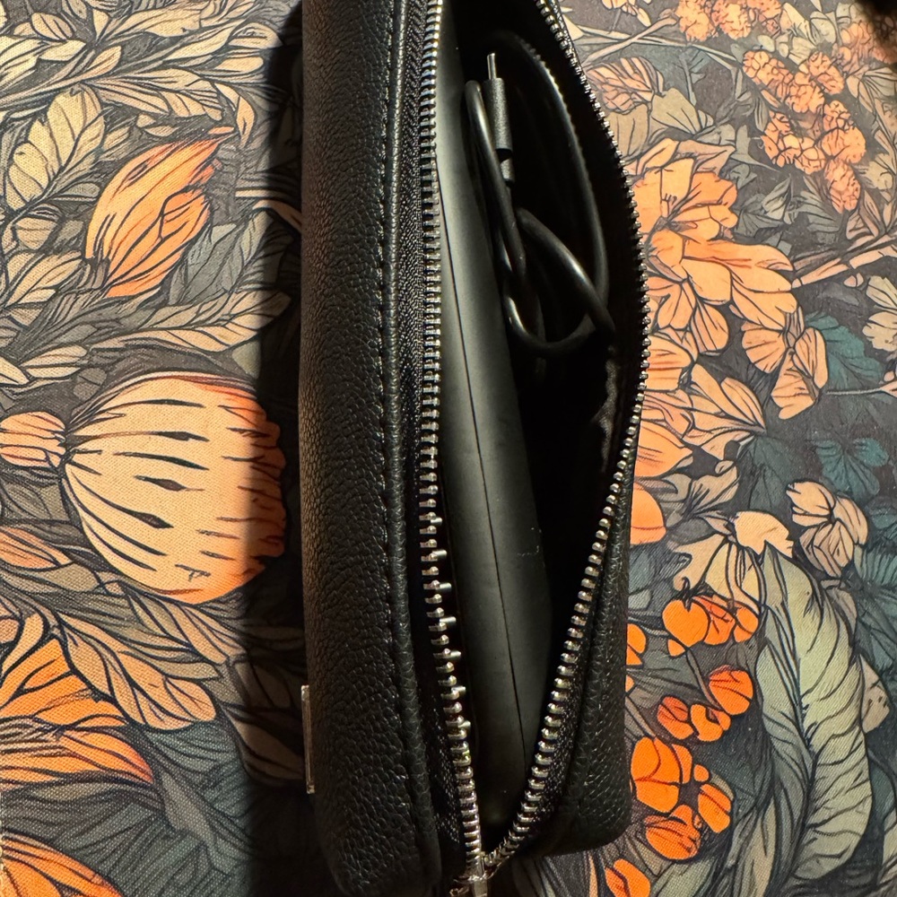 NWOT Black Electric Straightening Hair Brush - Picture 4 of 5